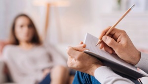 Jak wygląda pierwsza wizyta u psychologa — czego się spodziewać | LIFE Medical Center